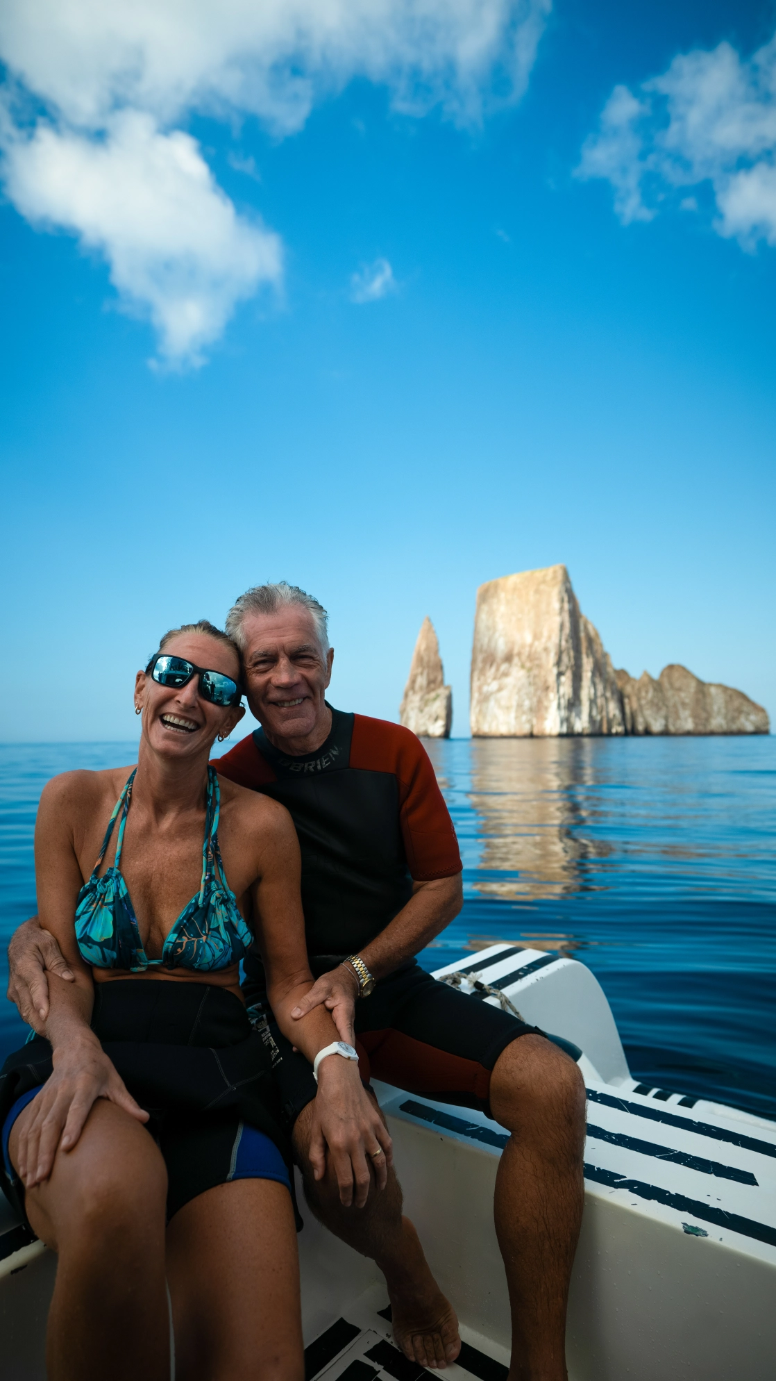 Pareja disfrutando un viaje